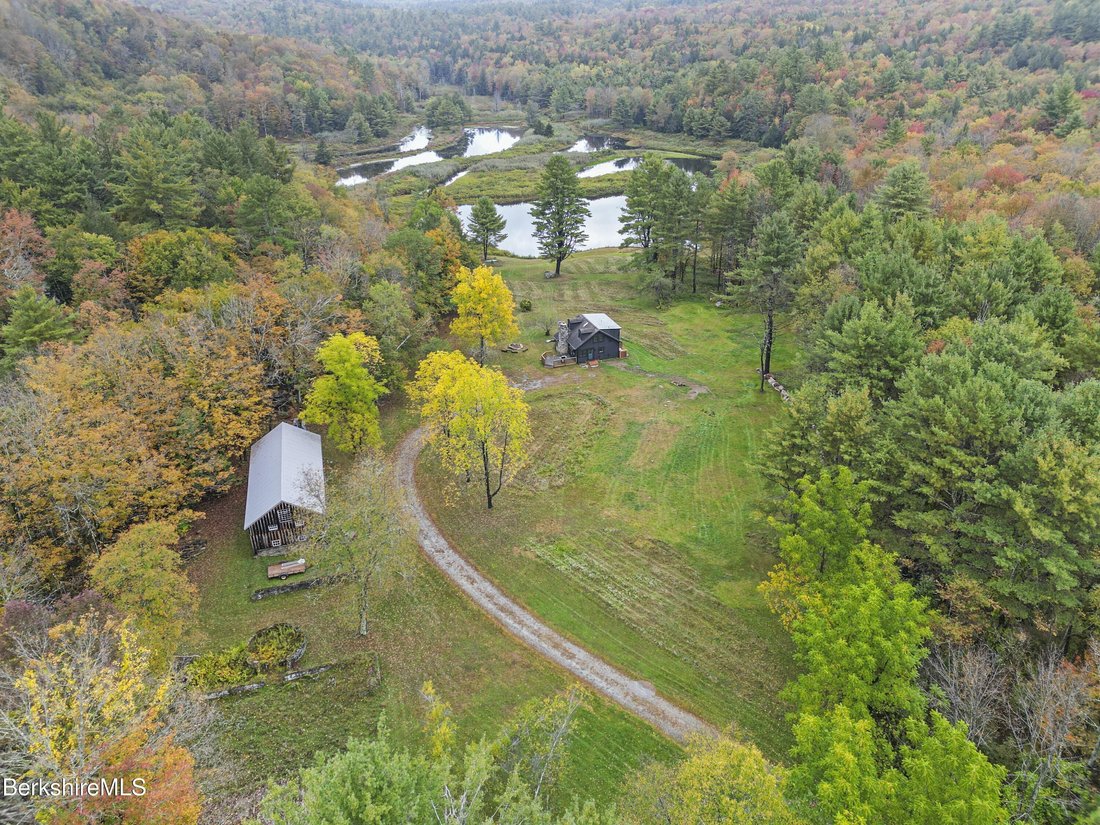 House in Becket, Massachusetts, United States 3 - 17732079