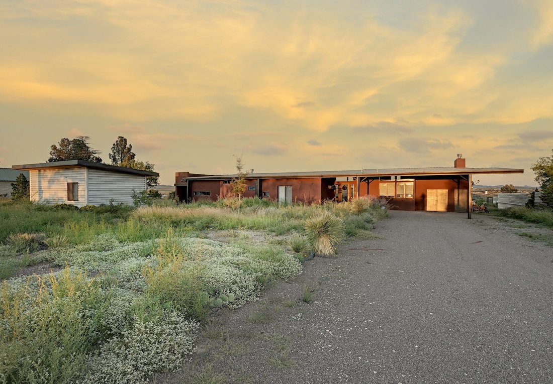 House in Marfa, Texas, United States 3 - 17728918
