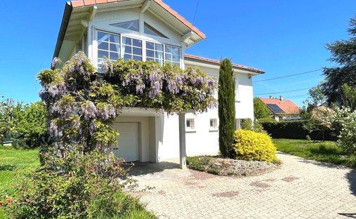 House in Les Hauts de Saint Bonnet, Saint-Bonnet-de-Mure, France 1