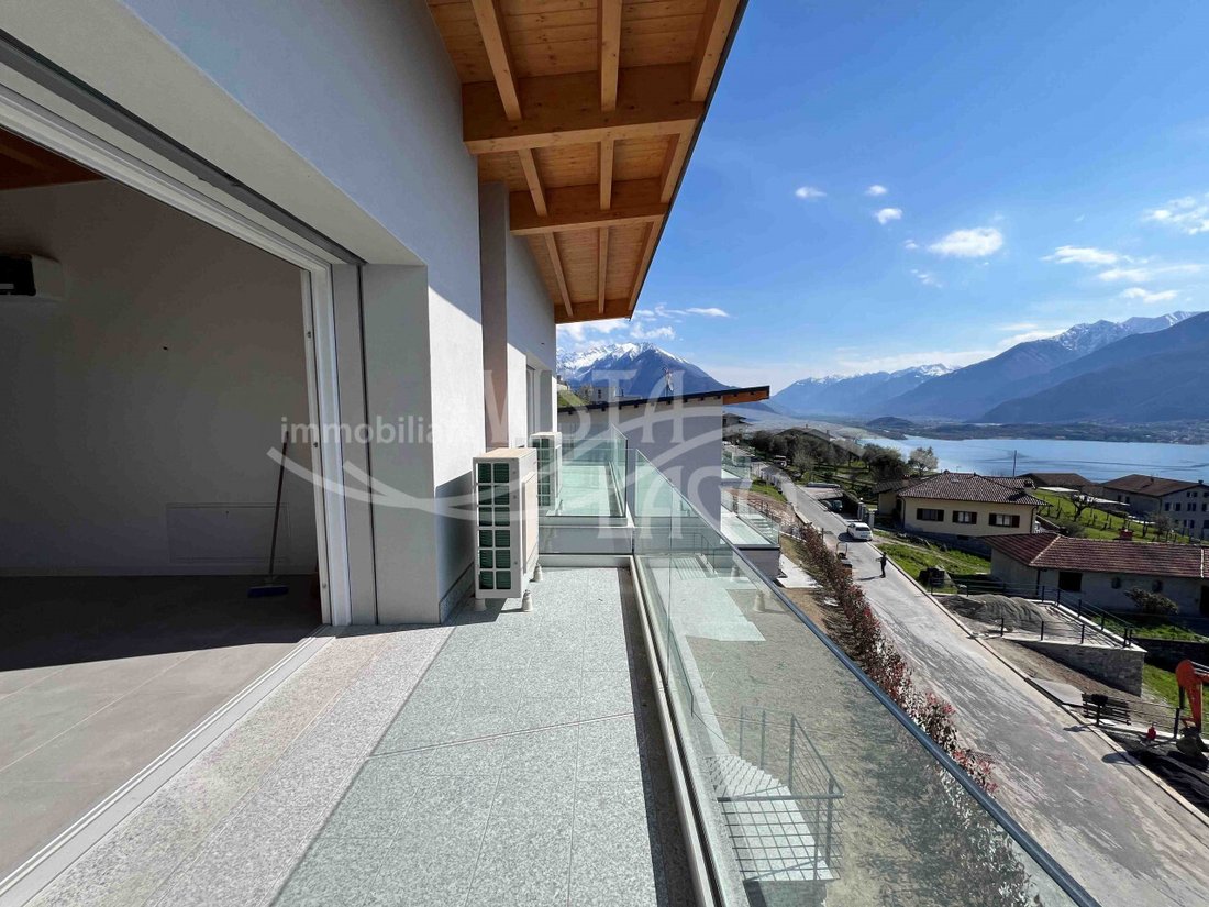 Apartment in Vercana, Lombardy, Italy 1 - 17728356