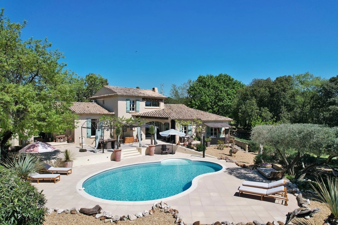 Estate in Uzès, Occitania, France 1 - 17727970