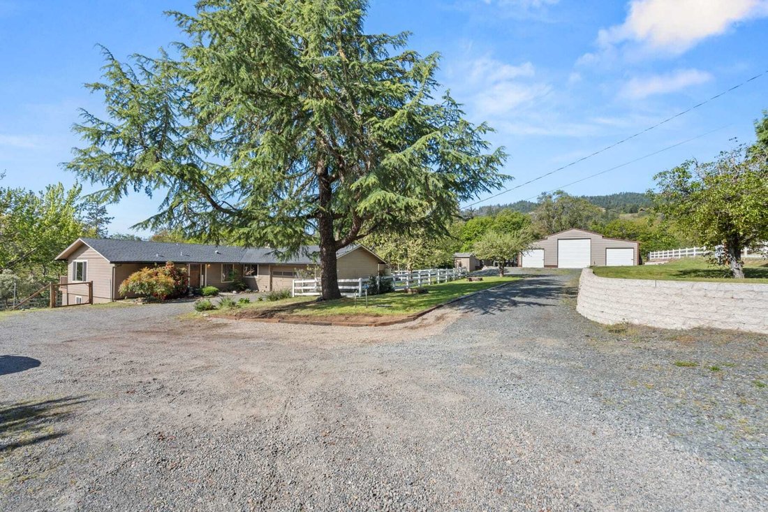House in Medford, Oregon, United States 1 - 17728373