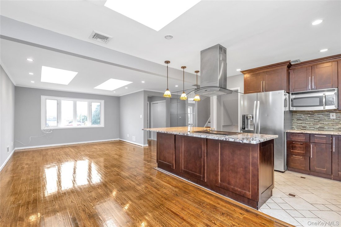 House in Hicksville, New York, United States 5 - 17727697