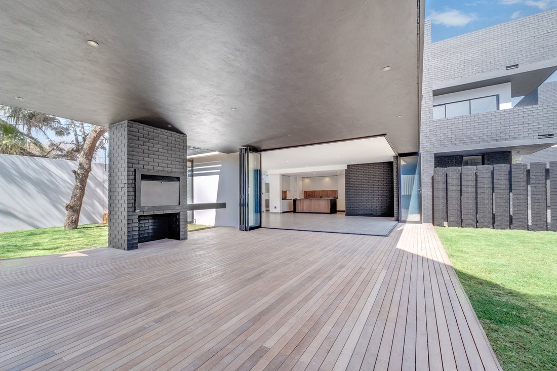 Country House in Illovo, Chislehurston, Gauteng 5 - 17728596
