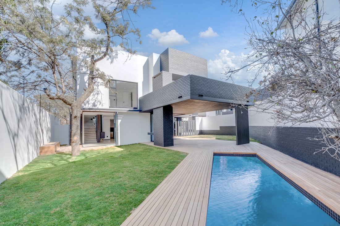 Country House in Illovo, Chislehurston, Gauteng 4 - 17728596