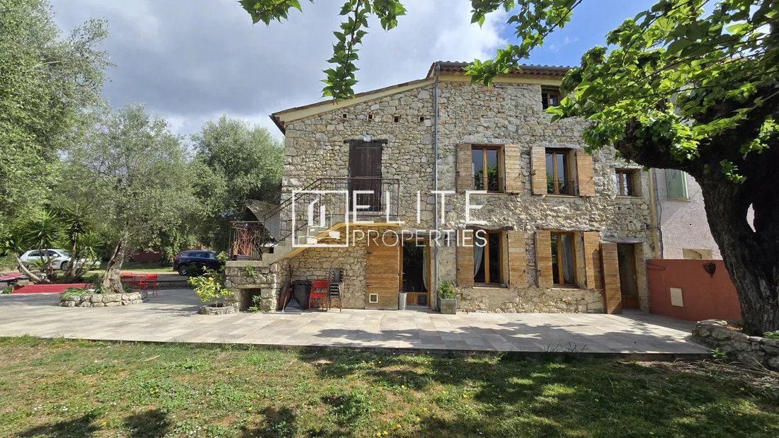 House in Grasse, Provence-Alpes-Côte d'Azur, France 1 - 17729584