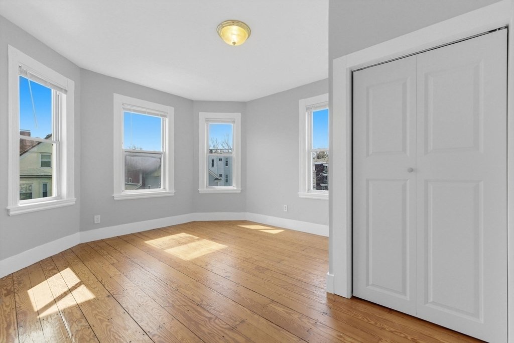 Boston, Massachusetts, United States 4 - 17727725
