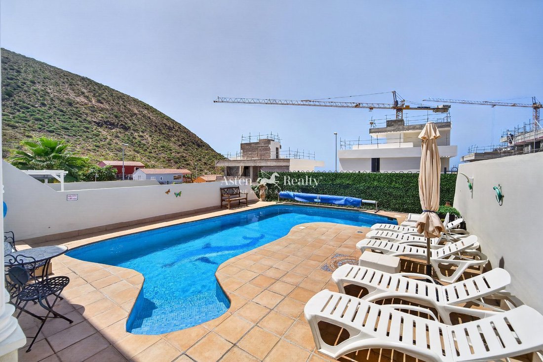 Villa in Los Cristianos, Canary Islands, Spain 2 - 17520448
