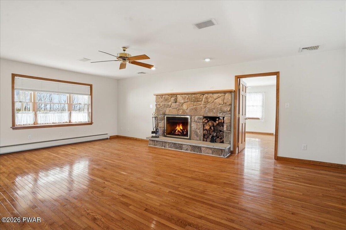 House in Lake Ariel, Pennsylvania, United States 2 - 17728445