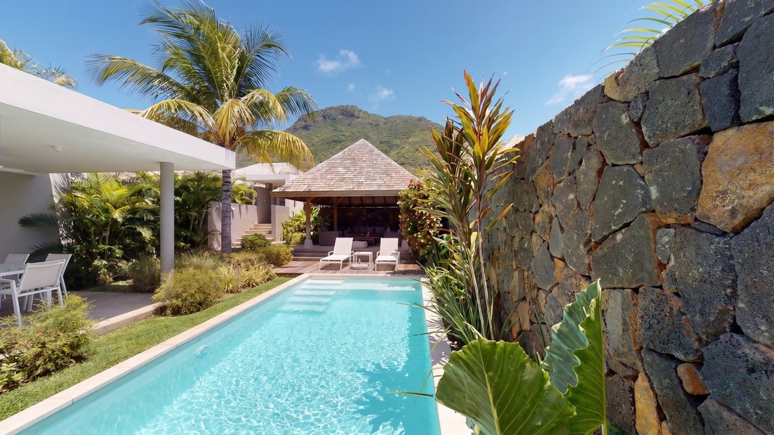 Villa in Black River, Rivière Noire District, Mauritius 1 - 17705618