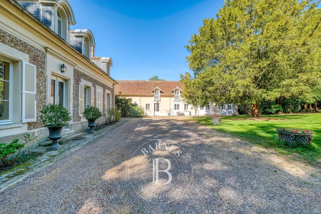 Estate in Nangis, Ile-de-France, France 2 - 17728127