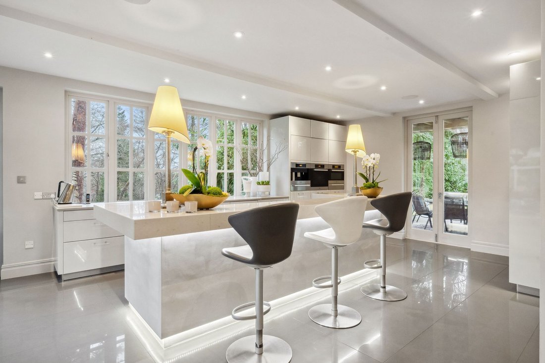 House in Sunninghill, England 3 - 17729395