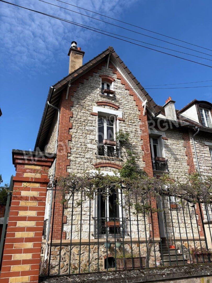 House in Fontainebleau, Ile-de-France, France 1 - 17730360