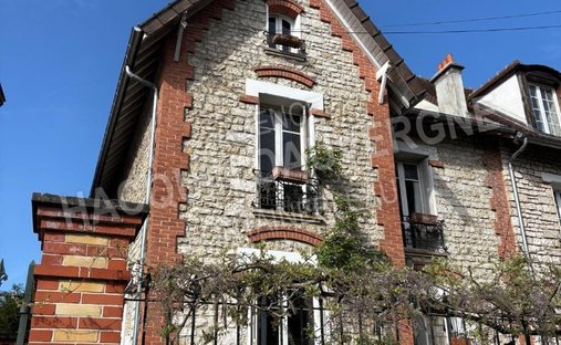 House in Fontainebleau, Ile-de-France, France 1