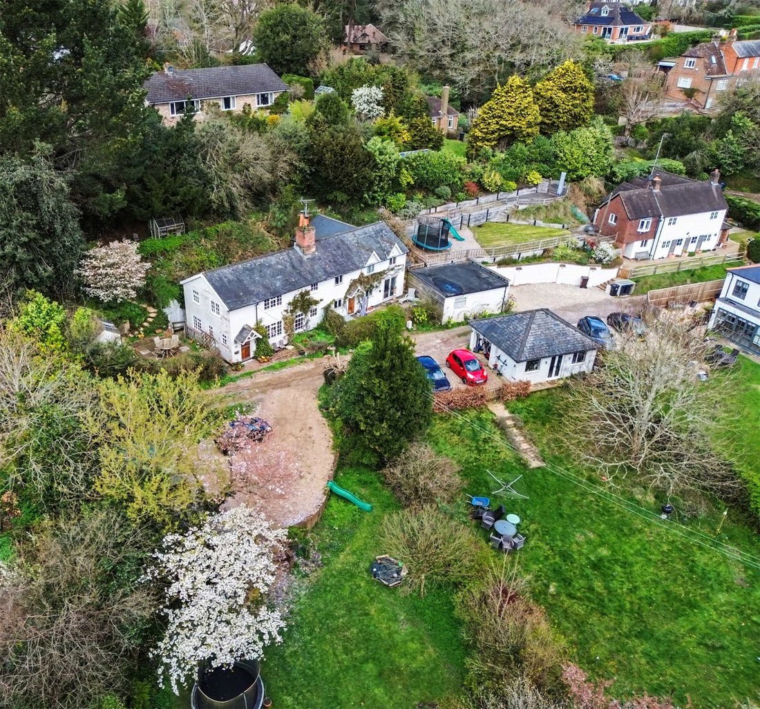 House in Lower Bourne, England 4 - 17729397