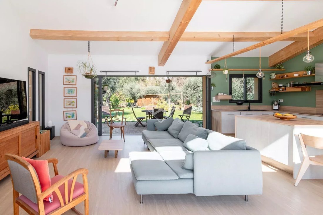 Villa in Le Rouret, Provence-Alpes-Côte d'Azur, France 2 - 17728078