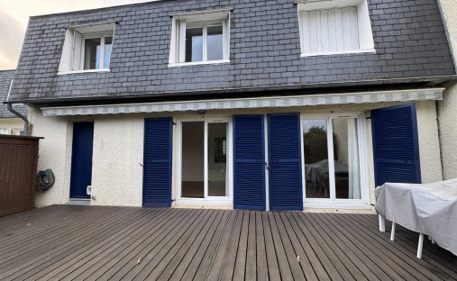 House in Nord, Chambourcy, France 1