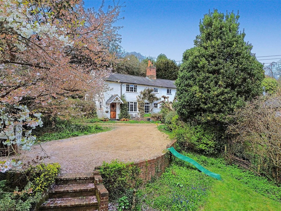 House in Lower Bourne, England 1 - 17729397