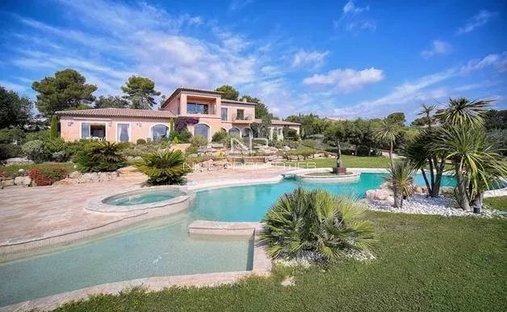 Estate in Mougins, Provence-Alpes-Côte d'Azur, France 1