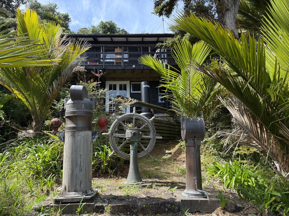 House in Great Barrier Island / Aotea, Auckland, New Zealand 3 - 17732205