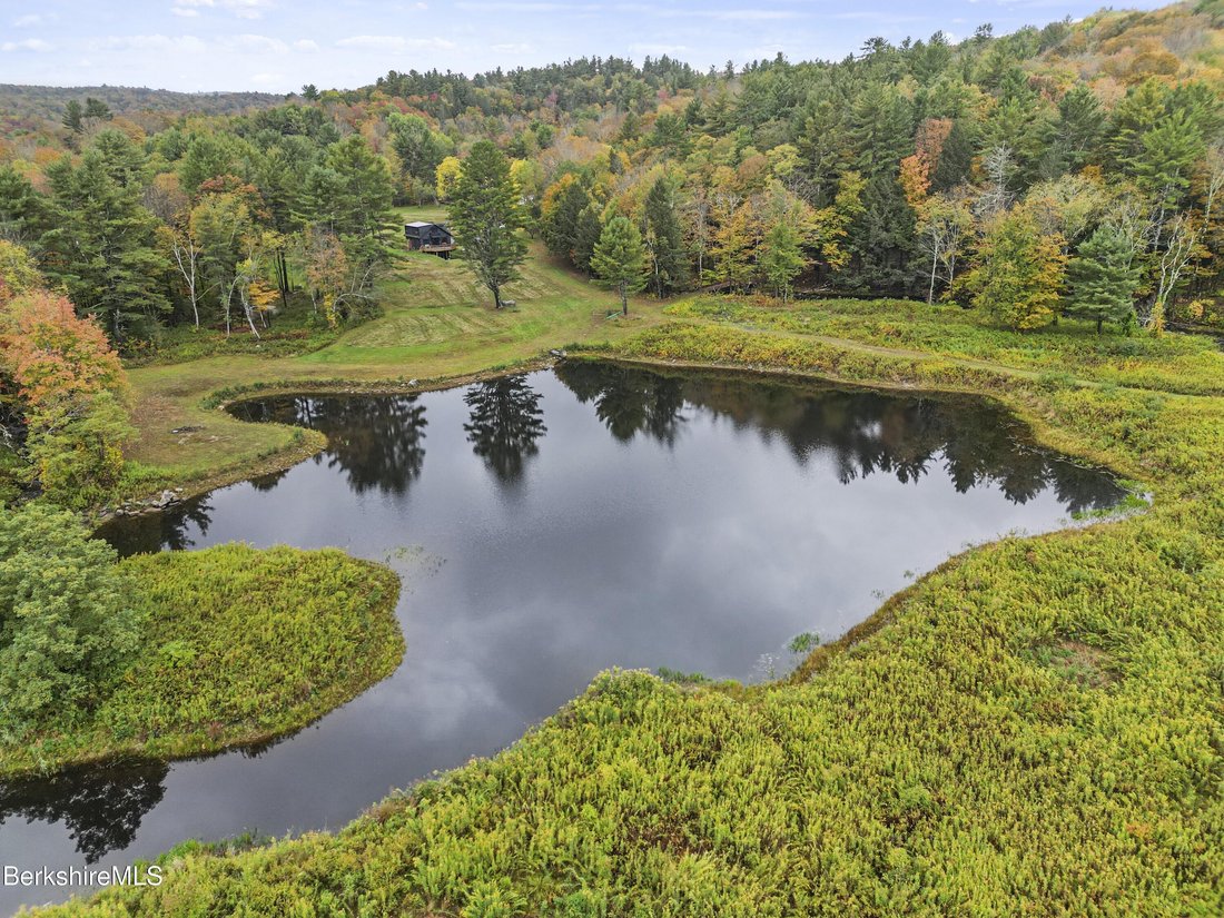 House in Becket, Massachusetts, United States 2 - 17732079