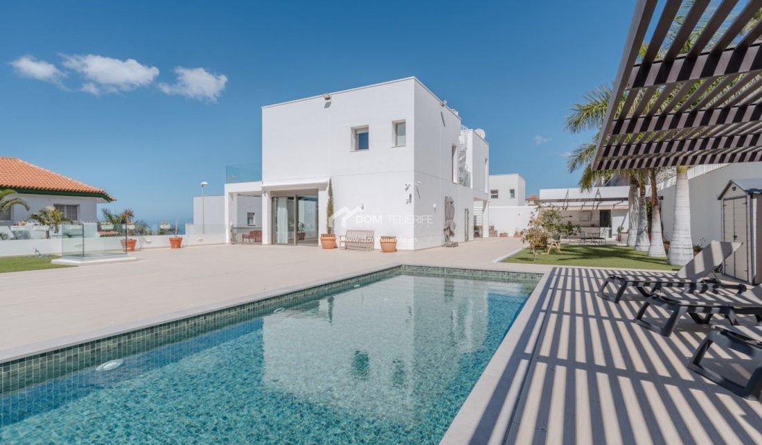 Villa in Costa Adeje, Adeje, Canary Islands 2 - 17727652