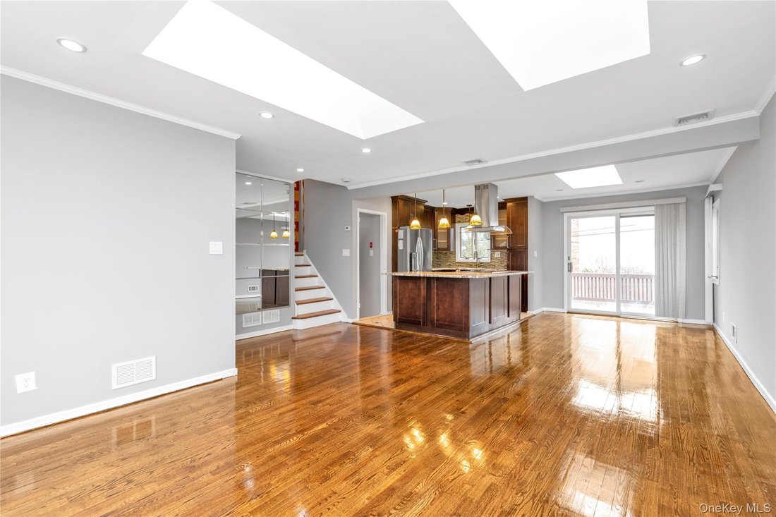 House in Hicksville, New York, United States 3 - 17727697