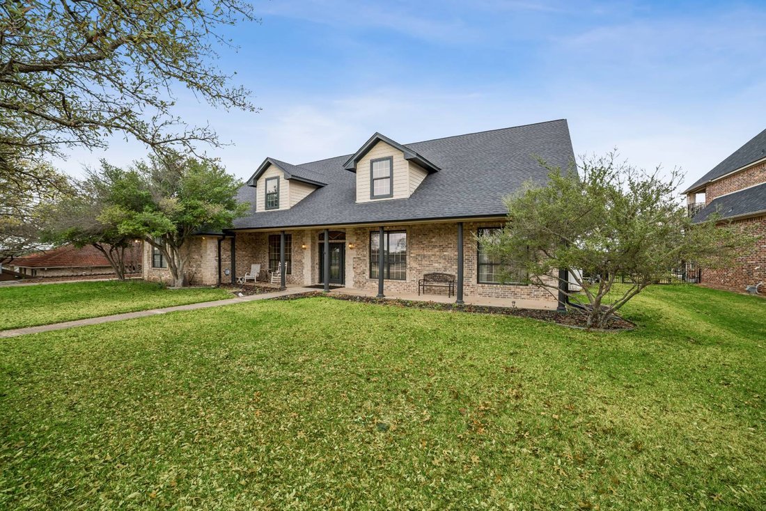 House in Granbury, Texas, United States 3 - 17726695