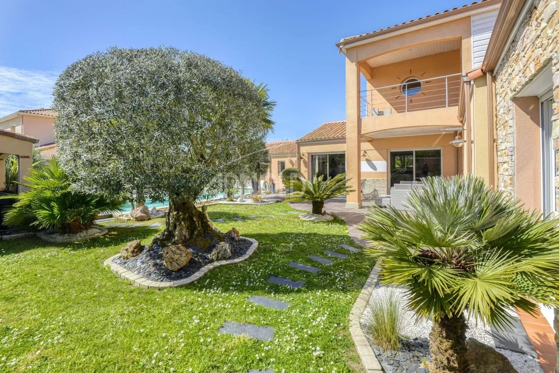House in Pont-Saint-Martin, Pays de la Loire, France 3 - 17727902