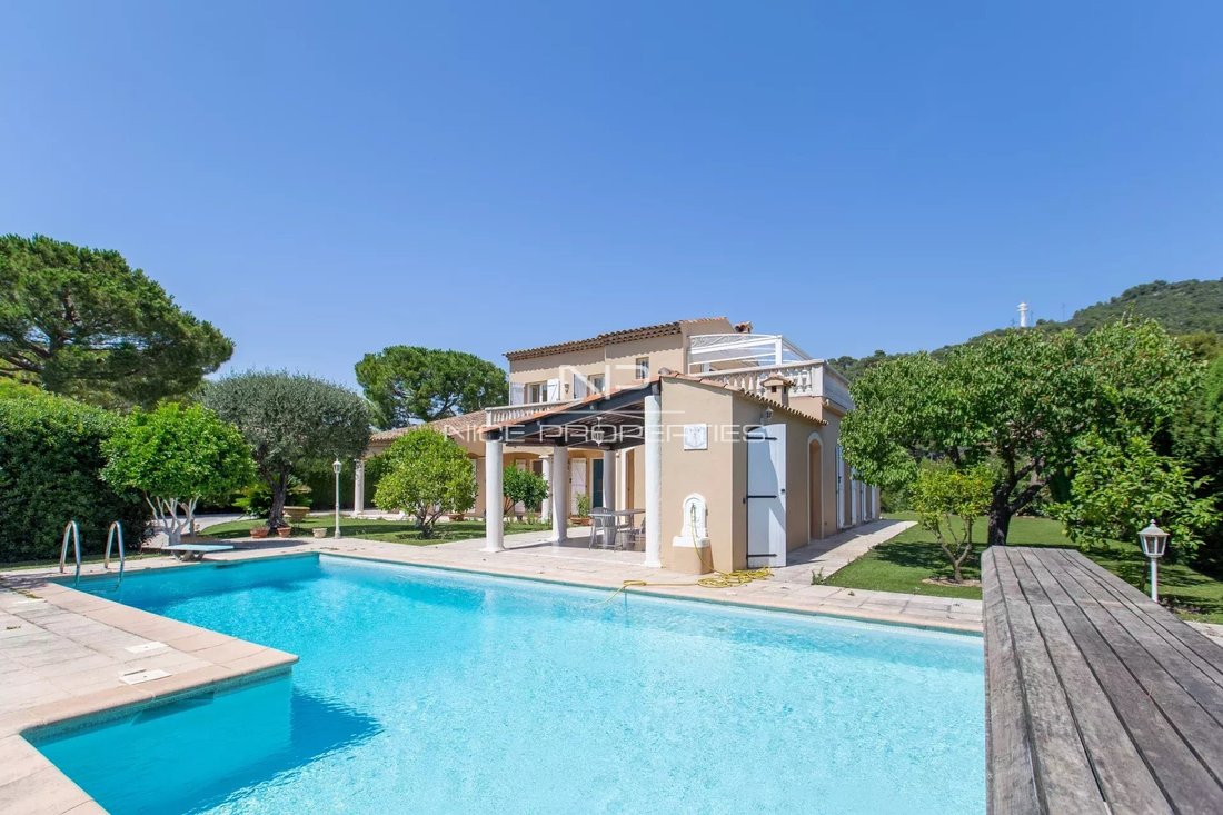 Villa in Villefranche-sur-Mer, Provence-Alpes-Côte d'Azur, France 2 - 17727860
