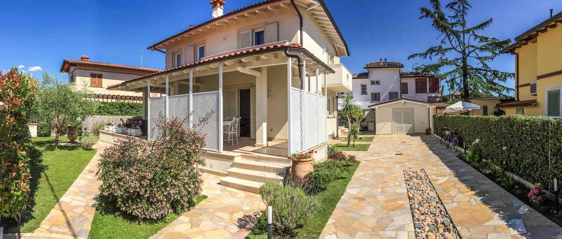 House in Tonfano, Pietrasanta, Italy 1 - 17729361