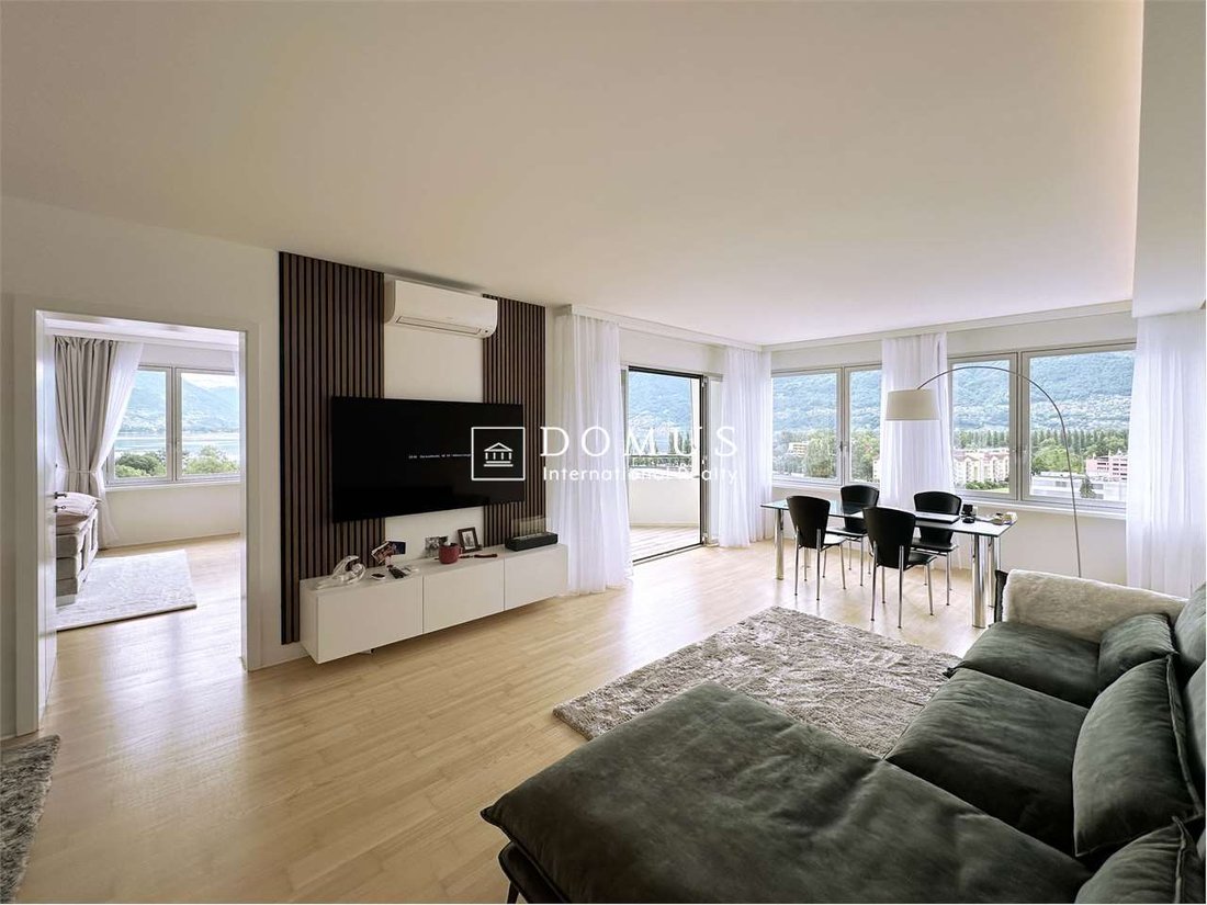 Elegant 2.5 Room Apartment With Stunning Lake View