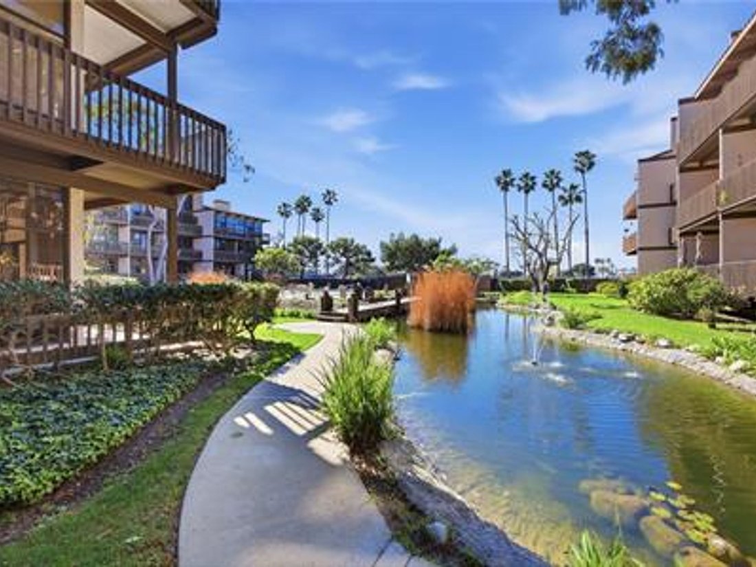 Condo in Signal Hill, California, United States 2 - 17066578