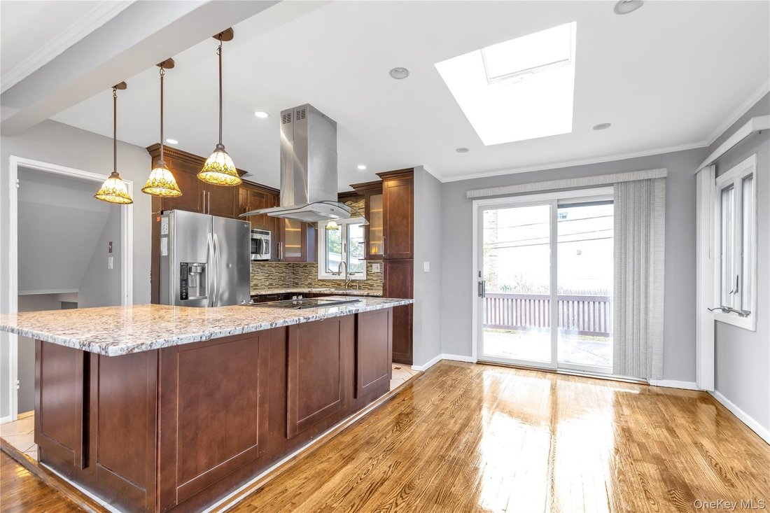 House in Hicksville, New York, United States 4 - 17727697