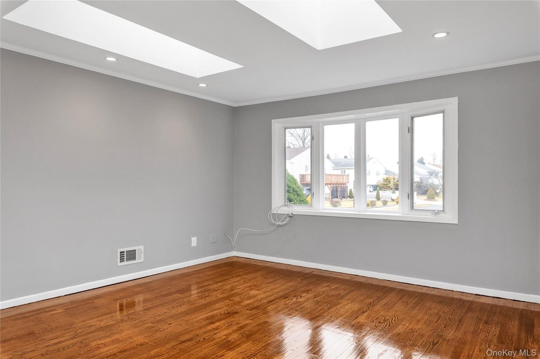 House in Hicksville, New York, United States 2 - 17727697