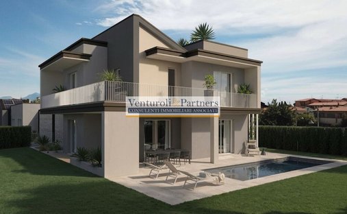 Villa in San Felice del Benaco, Lombardy, Italy 1