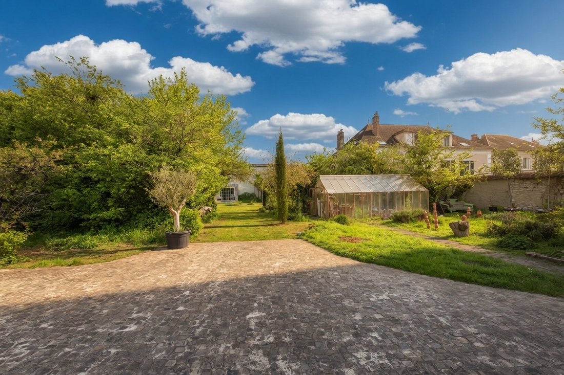 House in Moret-Loing-et-Orvanne, Ile-de-France, France 2 - 17727689