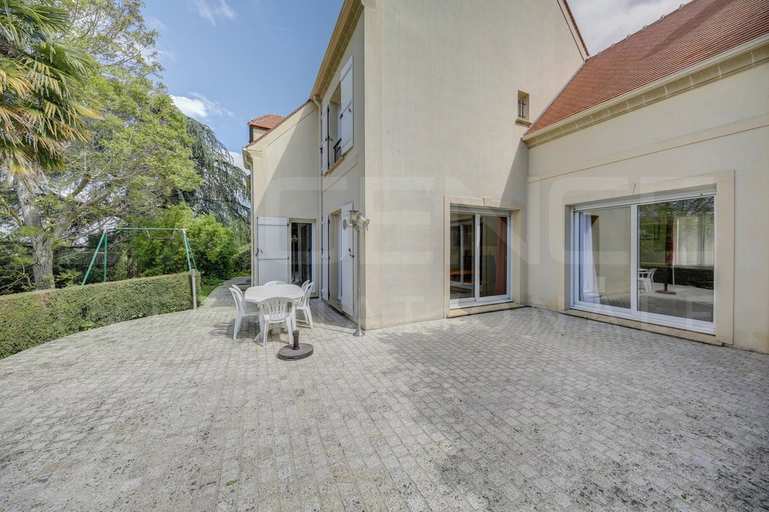 House in Marly-le-Roi, Ile-de-France, France 3 - 17726690