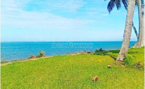 Land in Paparā, Windward Islands, French Polynesia 1