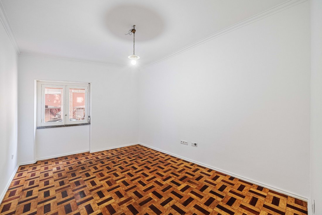 Apartment in Venteira, Lisbon, Portugal 3 - 17730898