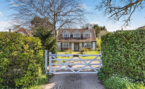 House in West Horsley, England 1