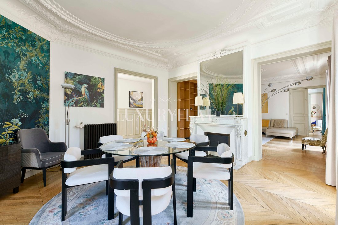 Apartment in Triangle d'Or, Paris 8e Arrondissement, Paris 1 - 17727412