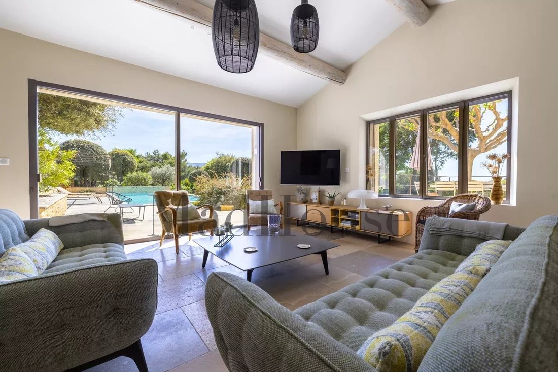 Country House in Beaumettes, Provence-Alpes-Côte d'Azur, France 4 - 17726858