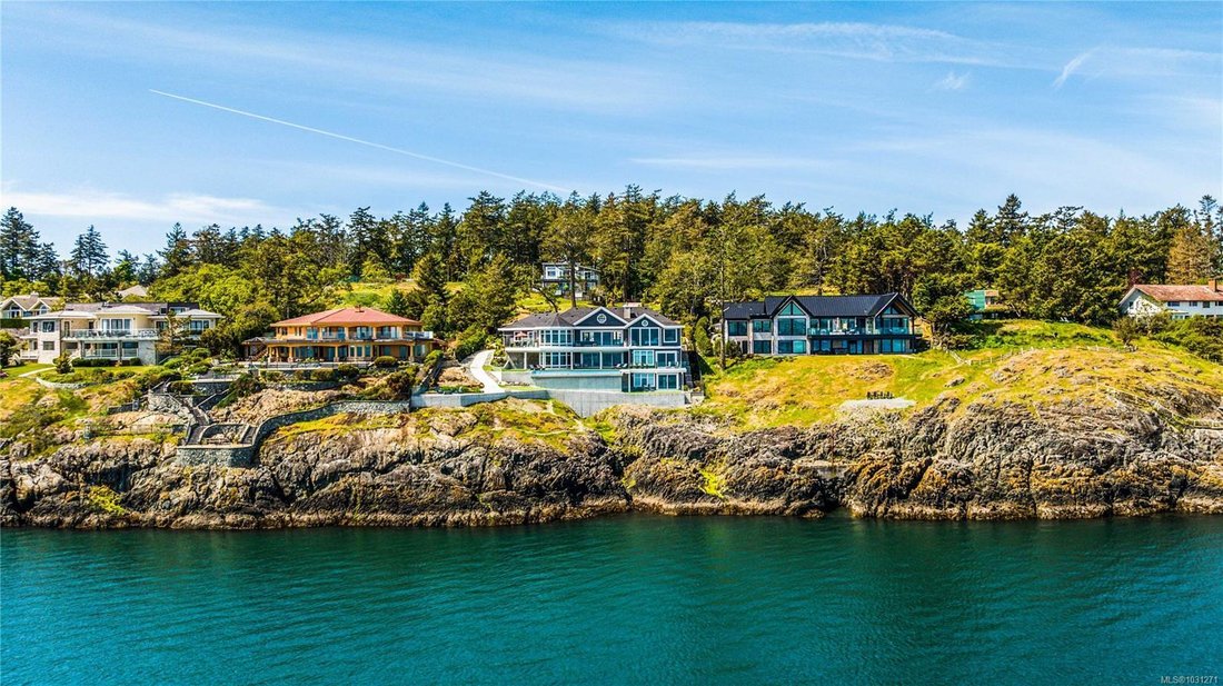 House in Saanich, British Columbia, Canada 2 - 17731106
