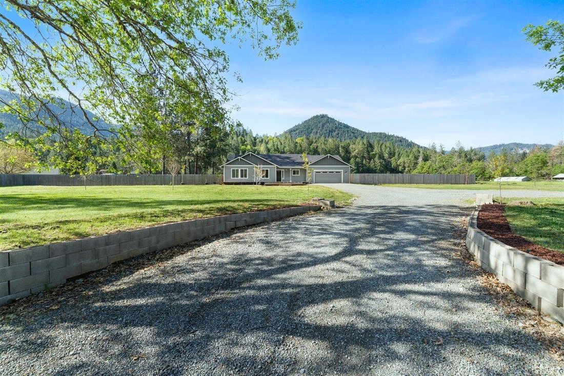 House in Grants Pass, Oregon, United States 2 - 17726698