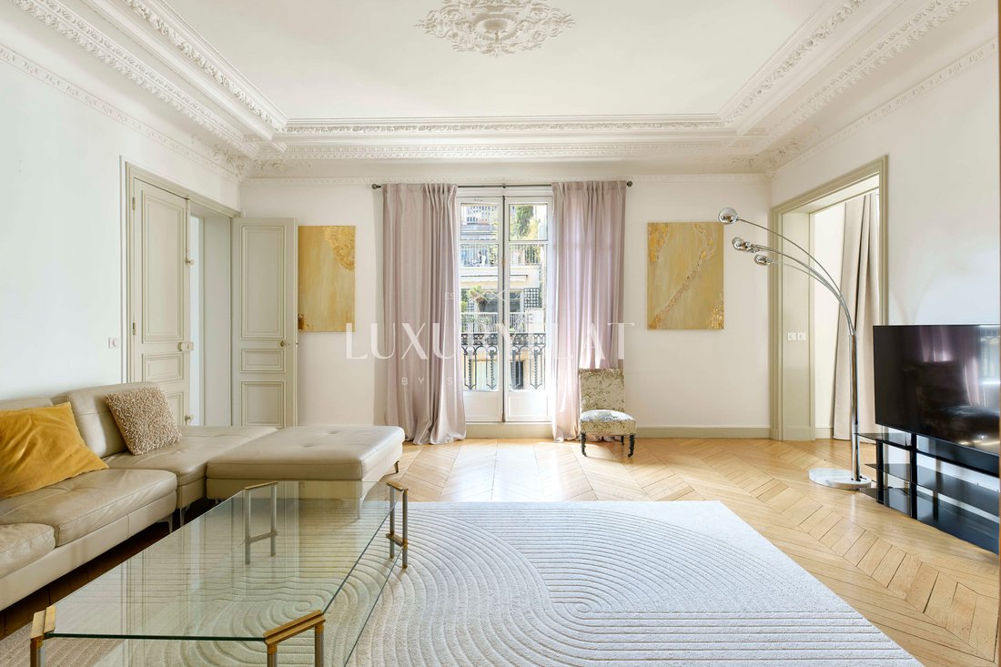 Apartment in Triangle d'Or, Paris 8e Arrondissement, Paris 5 - 17727412
