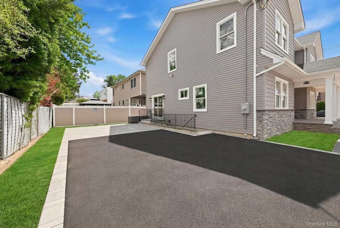House in Elmont, New York, United States 5 - 17726649