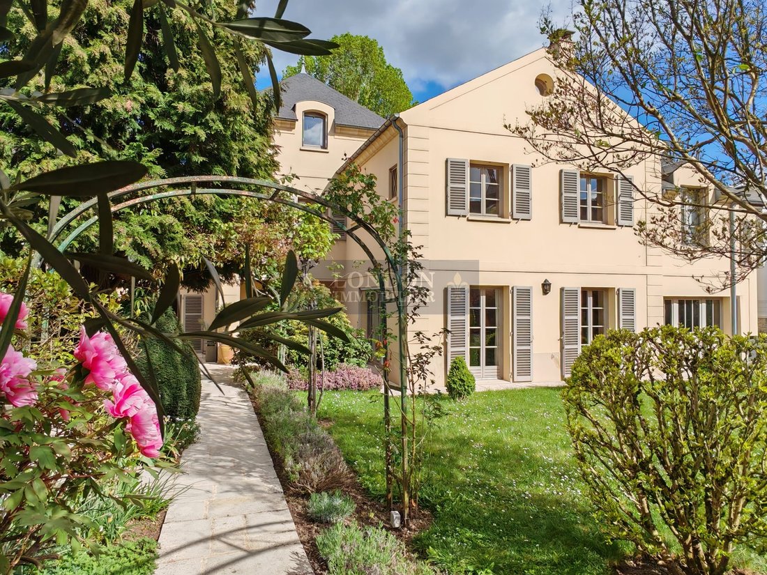 House in Domaine National du Château, Versailles, France 1 - 17727445