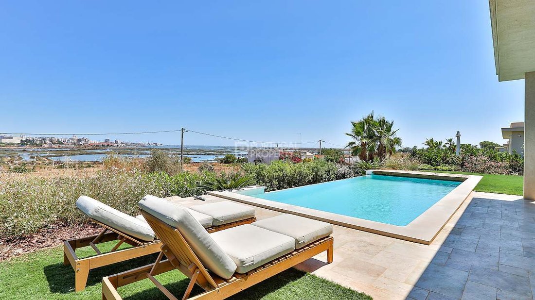 Villa in Faro (Se e Sao Pedro), Algarve, Portugal 3 - 17729622