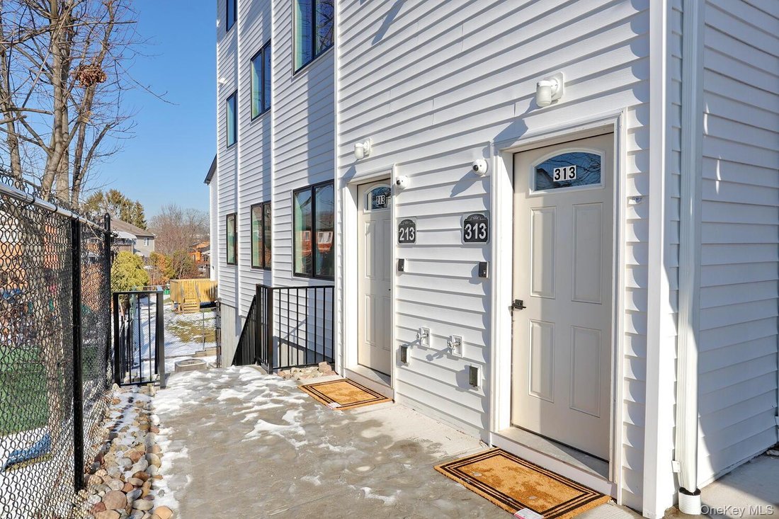 Condo in Spring Valley, New York, United States 2 - 17728459